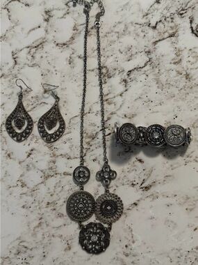 Vintage Boho Silver Tone Filigree Medallion Necklace Earring & Bracelet Set